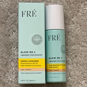 FRÉ - Glow Me + Lightweight Tinted Moisturizer